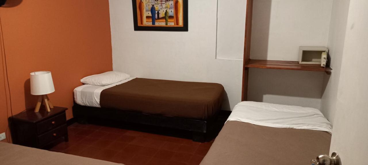 Casa Kiwi Hostel Medellin Phòng bức ảnh