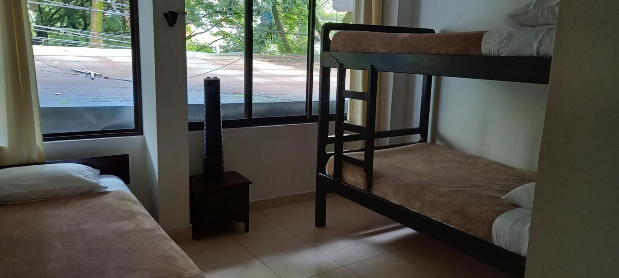 Casa Kiwi Hostel Medellin Phòng bức ảnh